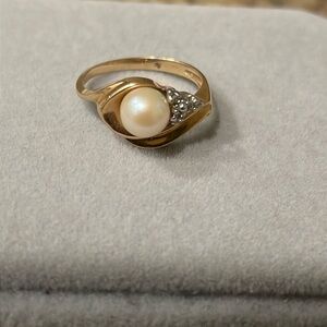 14K Vintage Yellow Solid  Gold Classic Culture Pearl & Diamond Ring Size 6